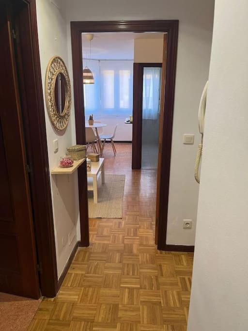 Acogedor Y Soleado Apartamento Recien Amueblado En Gijón Esterno foto